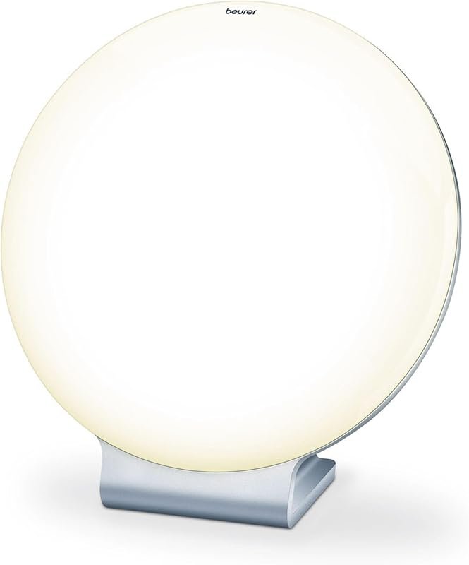 Lampe rectangulaire blanche lumineuse posée sur un bureau