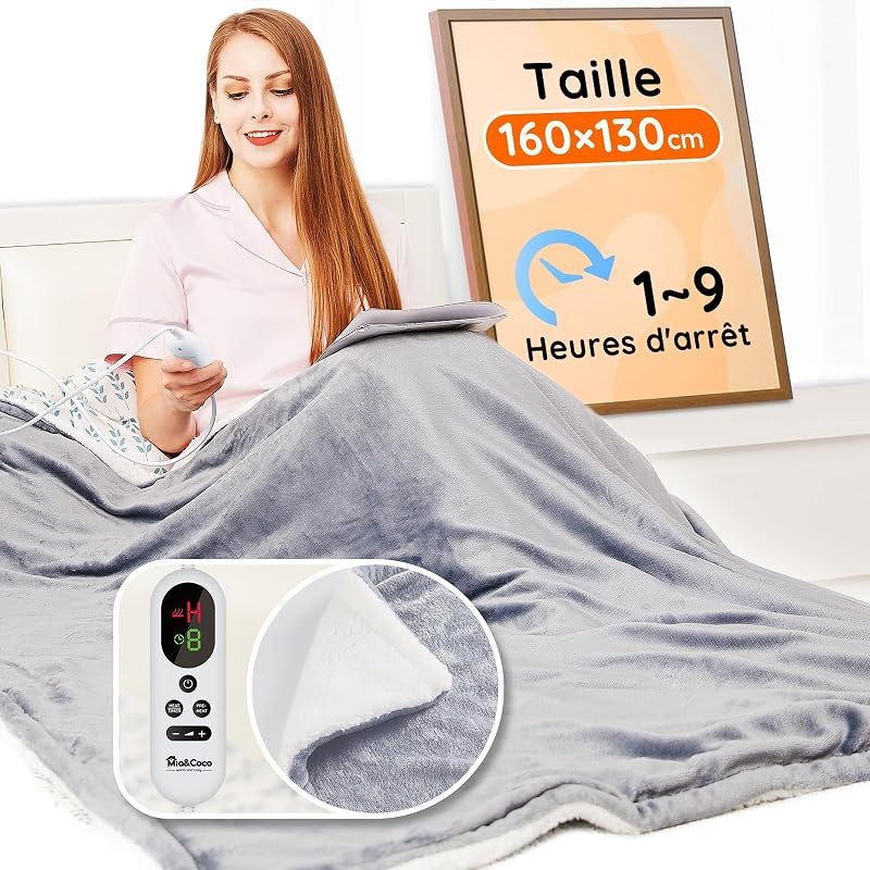 Couverture douce beige posée sur un canapé avec télécommande