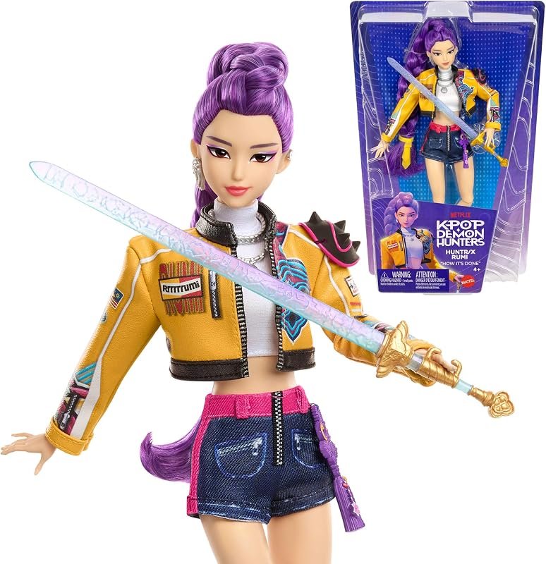Mattel Kpop Demon Hunters Rumi How It’s Done de HUNTR/X Poupée dans sa Tenue de scène avec Microphone et épée, JRN35
